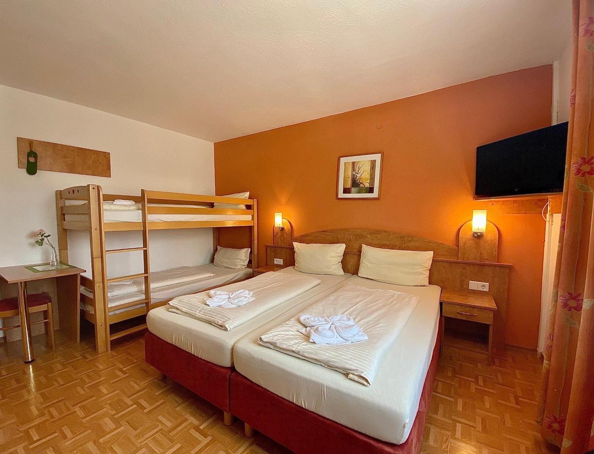 Hotel Gasthof Rose 金茨堡 外观 照片