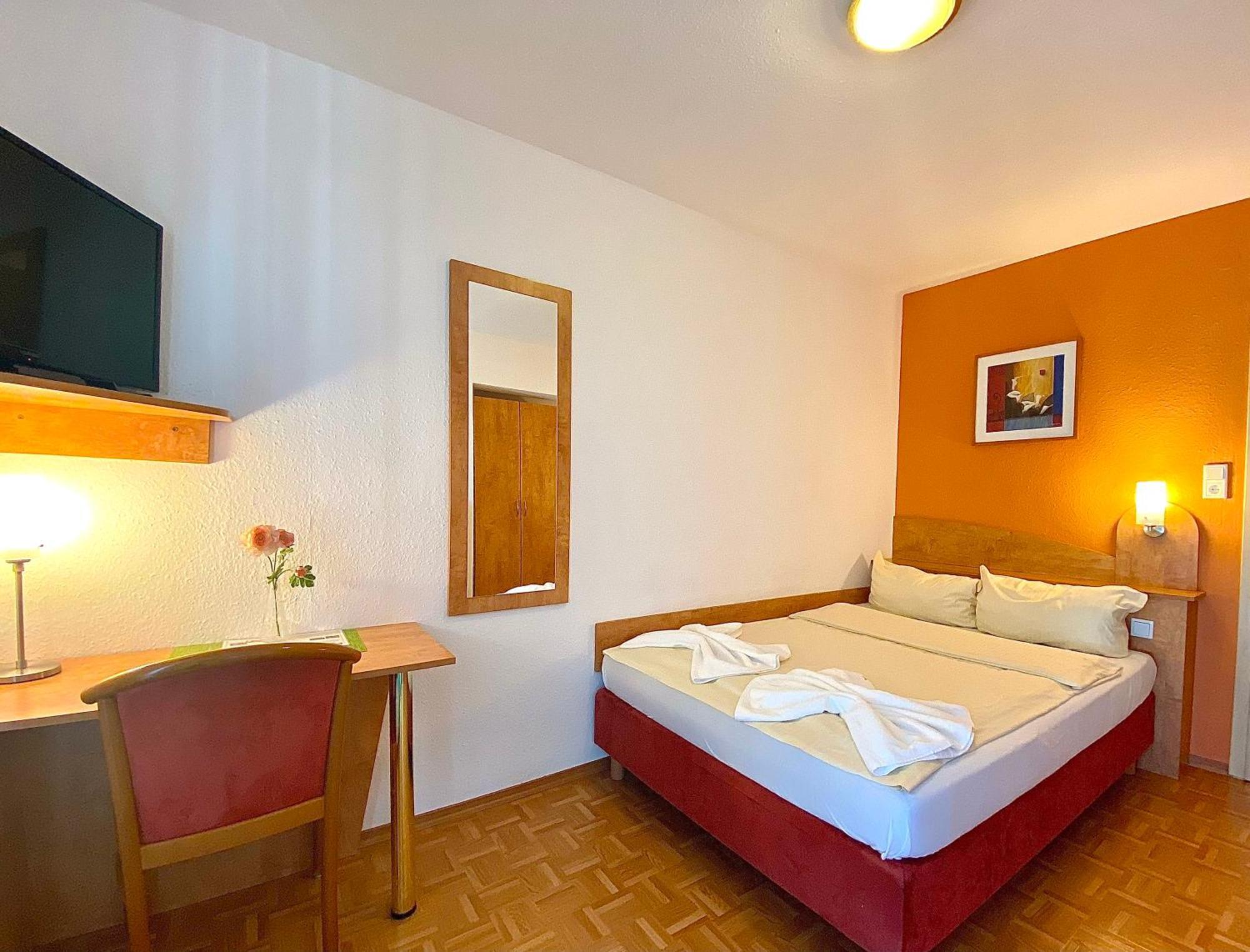 Hotel Gasthof Rose 金茨堡 外观 照片