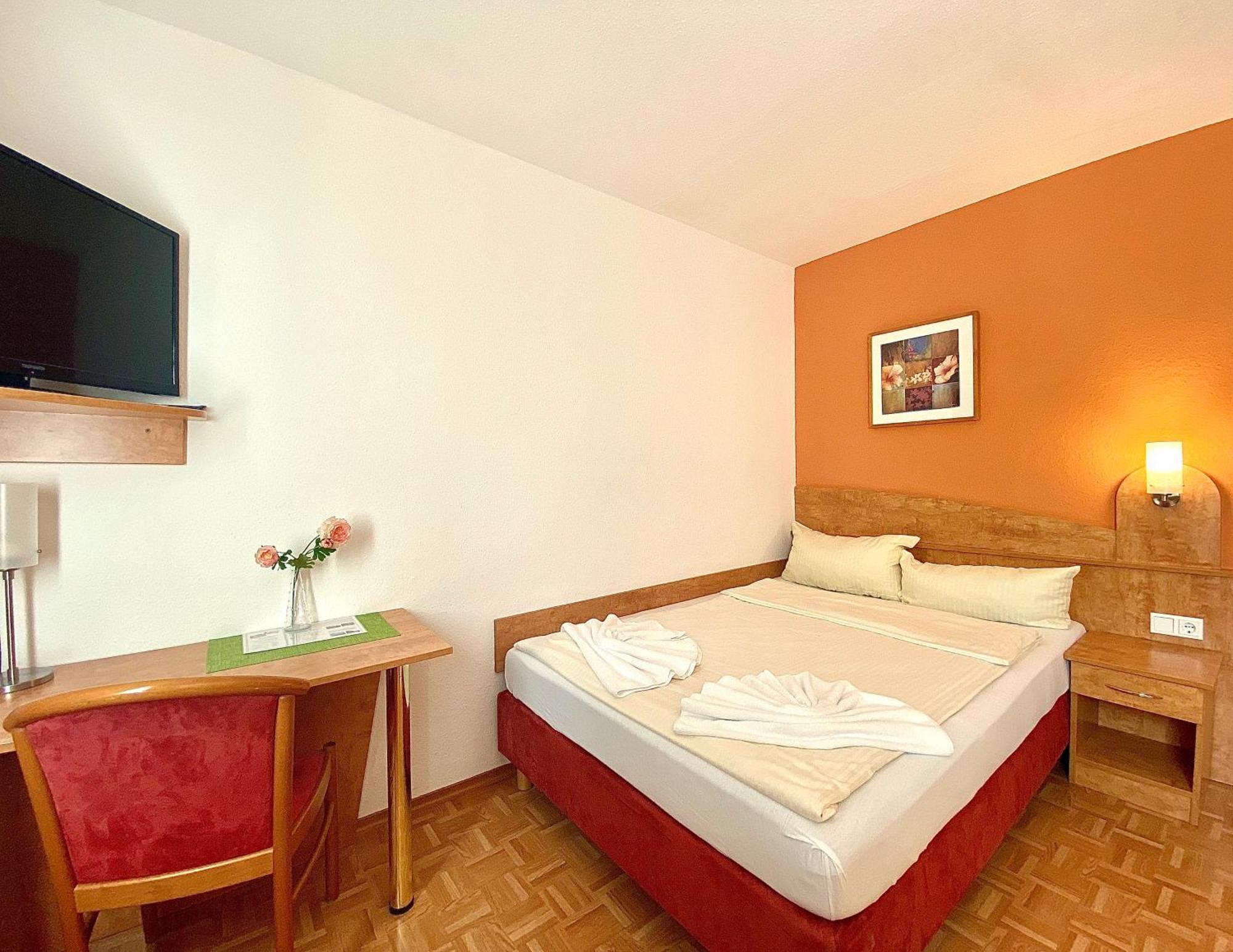 Hotel Gasthof Rose 金茨堡 外观 照片