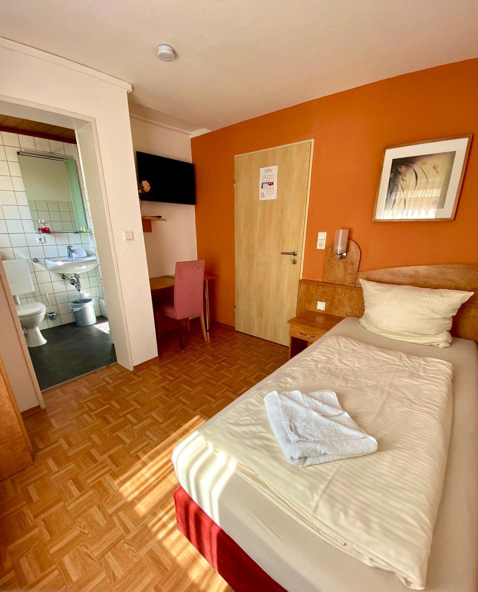 Hotel Gasthof Rose 金茨堡 外观 照片